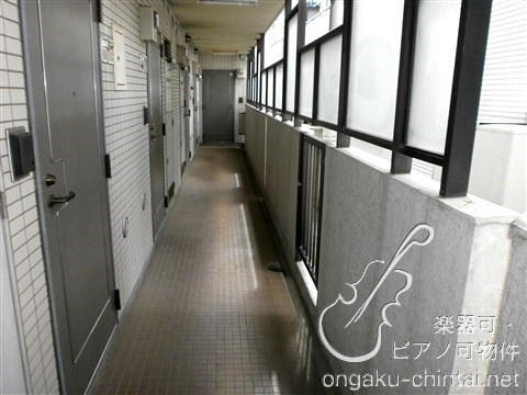 ウエストフラット 9:00～22:00演奏可　東邦音楽大学　尚美学園大学 玄関