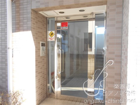 アコルデ芦花 8:00～23:00　グランドピアノＣ７クラスまで搬入可・声楽・弦楽器・木管・金管楽器の演奏可 玄関