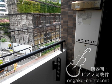 メゾンミモザ　10：00～21：00　アップライトピアノのみ演奏可 東京芸術大学　上野学園大学 ベランダ
