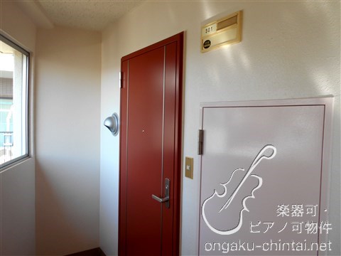 相模楽聖会館   8:00～24:00演奏可　昭和音楽大学 玄関