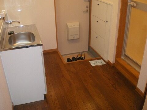 フラット３５F　アップライトピアノ可・他楽器の演奏相談、楽器演奏時間９：００～２１：００　リーズナブル　角部屋 リビング