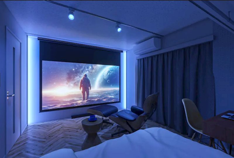 サウンドプルーフシアター学芸大学　24時間演奏可  明るく白を基調とした室内。