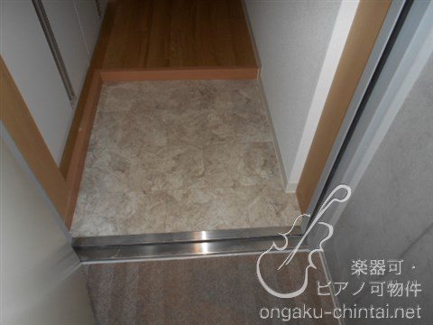 Az Music新宿御苑　24時間演奏可 玄関