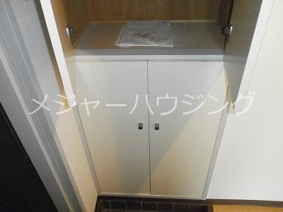 ミュージックレジデンス　深夜・早朝を除く 玄関