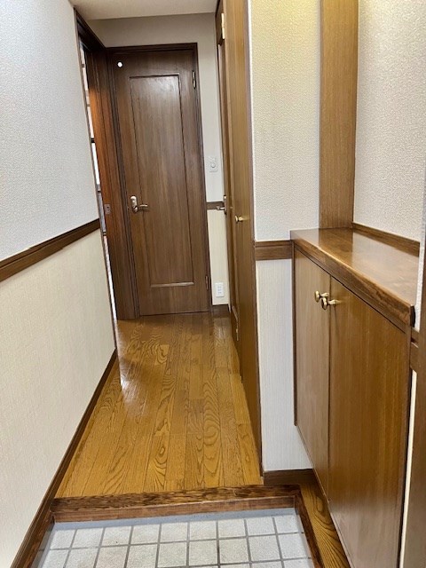 サンライズ砂川　防音室　アップライトピアノ付き 玄関