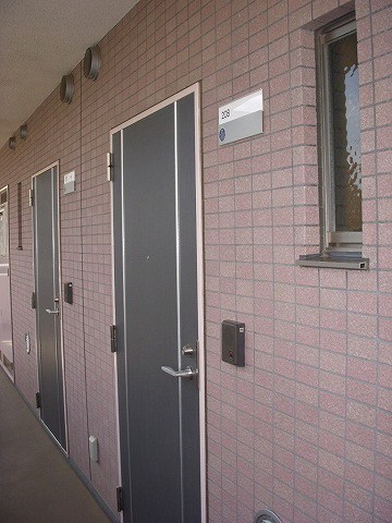 ラフィーネ溝ノ口 8:30～23:00演奏可　　グランドピアノ・声楽・弦楽器・木管楽器（一部除く）演奏可能 玄関