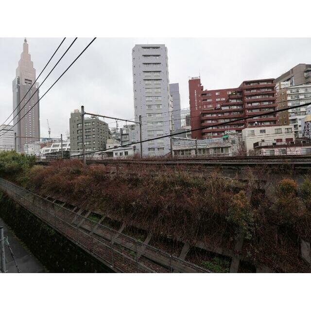 ムジーク北参道　7:00～23:00演奏可　アップライトピアノ・弦楽器・金管楽器他各種相。 景色