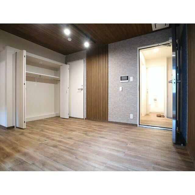 ムジーク北参道　7:00～23:00演奏可　アップライトピアノ・弦楽器・金管楽器他各種相。 内装
