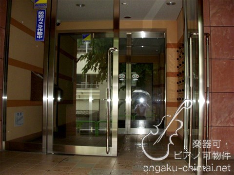 リヴェール 8:00～23:00　グランドピアノＣ７クラスまで搬入可・声楽・弦楽器・木管・金管楽器の演奏可。 その他
