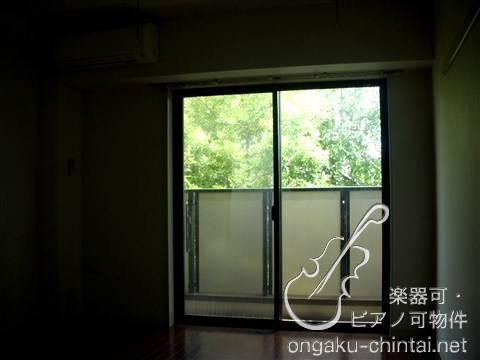 サロンノワール　8:00～23:00演奏可　グランドピアノ・声楽・弦楽器・木管・金管楽器の演奏可 その他