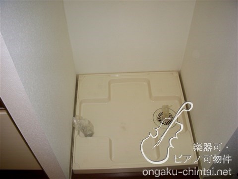 サロンノワール　8:00～23:00演奏可　グランドピアノ・声楽・弦楽器・木管・金管楽器の演奏可 その他