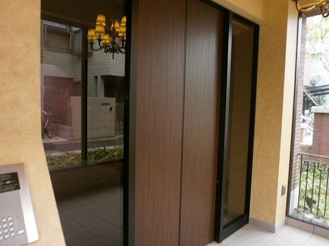 サロンノワール　8:00～23:00演奏可　グランドピアノ・声楽・弦楽器・木管・金管楽器の演奏可 その他