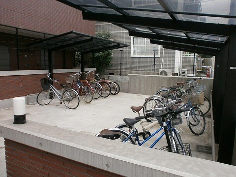 サロンノワール　8:00～23:00演奏可　グランドピアノ・声楽・弦楽器・木管・金管楽器の演奏可 その他