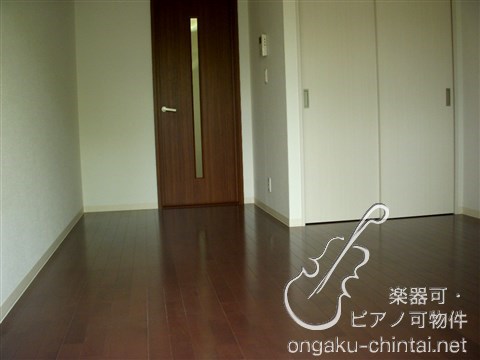 サロンノワール　8:00～23:00演奏可　グランドピアノ・声楽・弦楽器・木管・金管楽器の演奏可 リビング