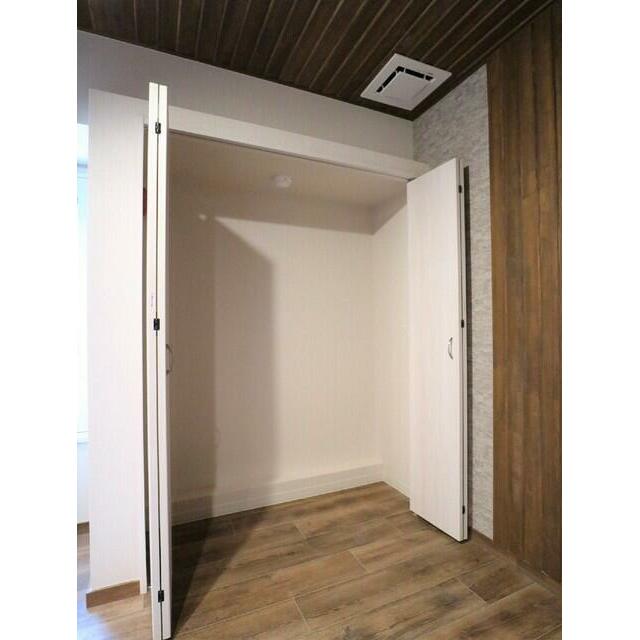 ムジーク北参道　7:00～23:00演奏可　アップライトピアノ・弦楽器・金管楽器他各種相。 収納