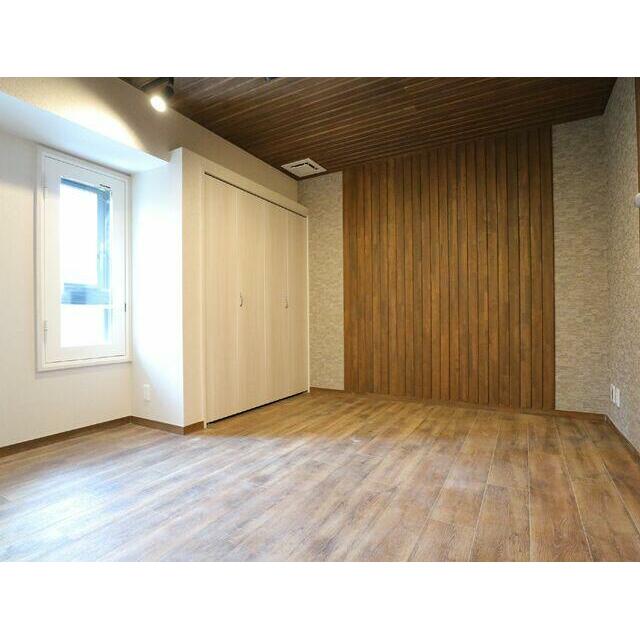 ムジーク北参道　7:00～23:00演奏可　アップライトピアノ・弦楽器・金管楽器他各種相。 内装