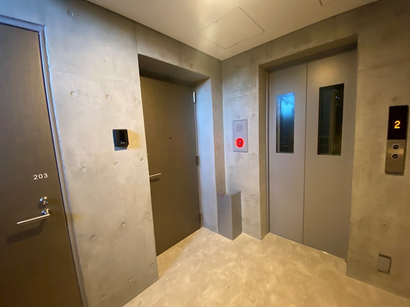 ASTILE studio経堂　24時間演奏可　小田急線　遮音性能目標値：D-65　昭和音大 エントランス
