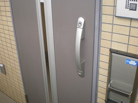 コスミック 09:00～22:00演奏可 　武蔵野音楽大学　日本大学芸術学部 玄関