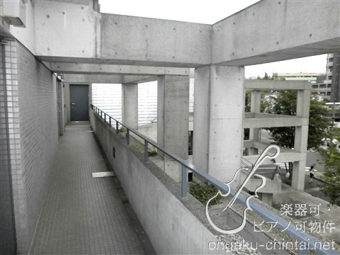 仙川アヴェニュー　07:00～24:00演奏可  桐朋学園大学 玄関