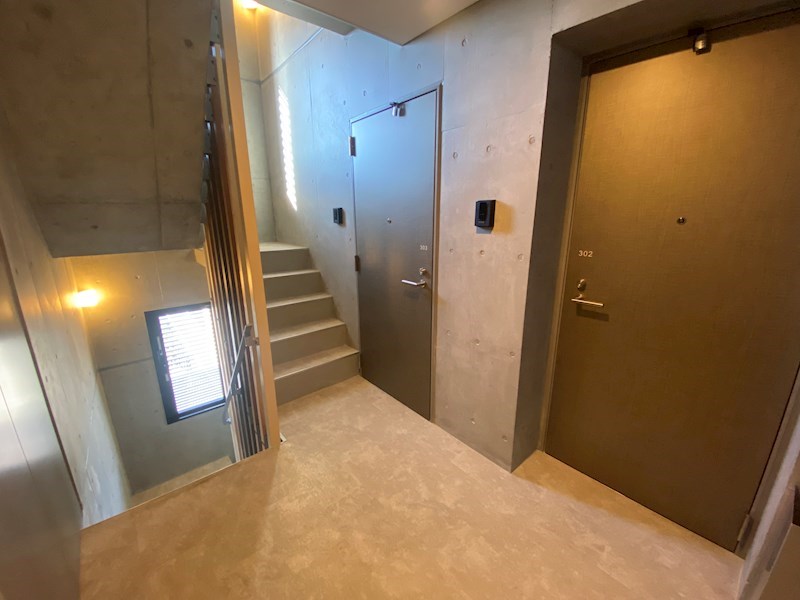 ASTILE studio経堂　24時間演奏可　小田急線　遮音性能目標値：D-65　昭和音大 玄関