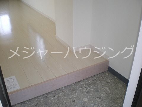 第3メタルメゾン０９：００～２１：００演奏可　武蔵野音楽大学　日本大学芸術学部 玄関