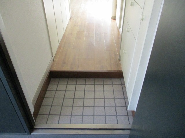 ヴィラリバーサイド 9:00～22:00演奏可　武蔵野音楽大学　日本大学芸術学部 玄関