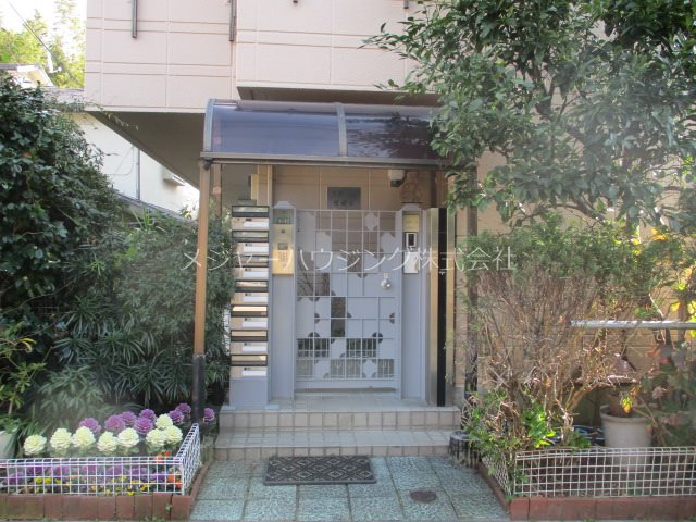 リブイン世田谷 10:00～23:00演奏可 エントランス