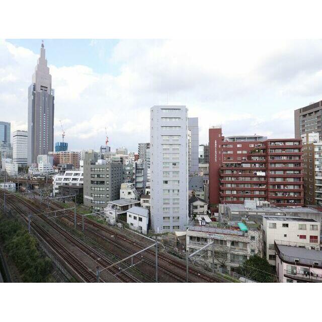 ムジーク北参道　7:00～23:00演奏可　アップライトピアノ・弦楽器・金管楽器他各種相談。 景色