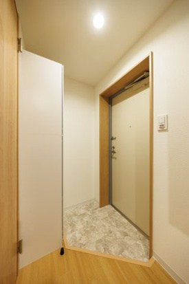 プロス千歳烏山らしくらす　　２４時間防音マンション 玄関