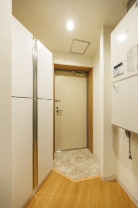 プロス千歳烏山らしくらす　　２４時間防音マンション 玄関