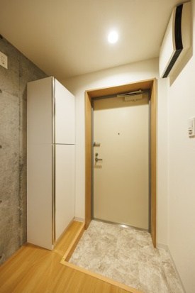 プロス千歳烏山らしくらす　　２４時間防音マンション 玄関