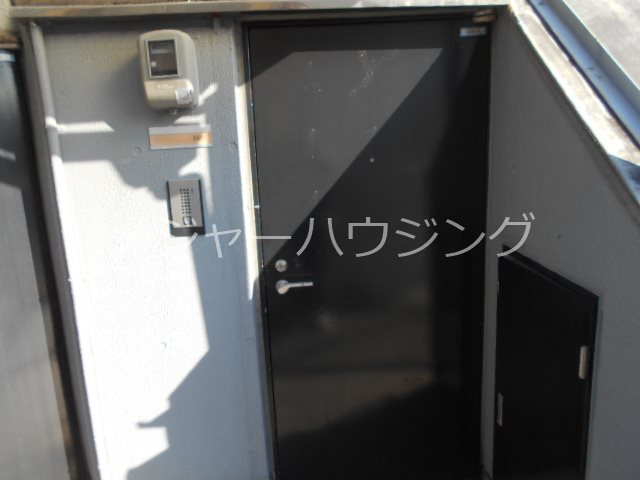 Crescendo高円寺 24時間演奏可 玄関
