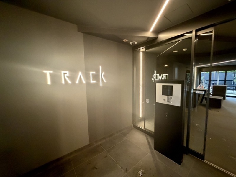 TRACK向ケ丘遊園　24時間演奏可　小田急線　デザイナーズ防音マンション エントランス